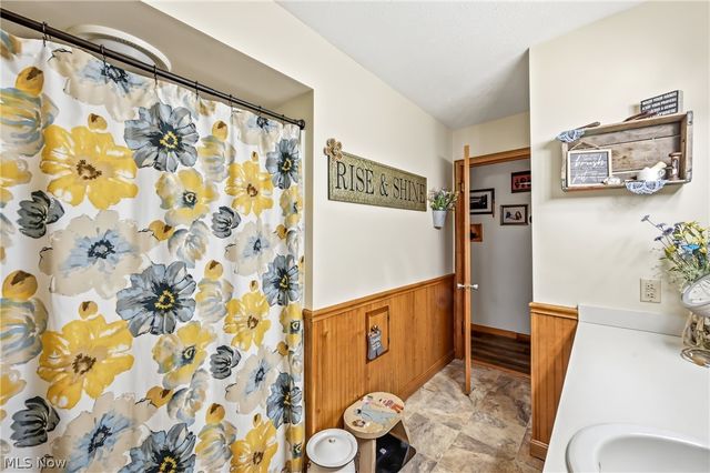 6127 Columbus Road NE, Louisville, OH 44641