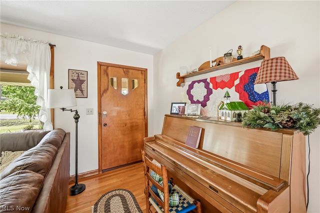 6127 Columbus Road NE, Louisville, OH 44641