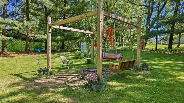 6127 Columbus Road NE, Louisville, OH 44641