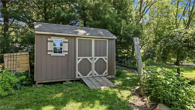 6127 Columbus Road NE, Louisville, OH 44641