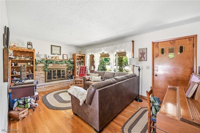 6127 Columbus Road NE, Louisville, OH 44641