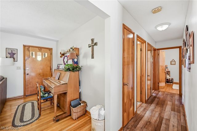 6127 Columbus Road NE, Louisville, OH 44641