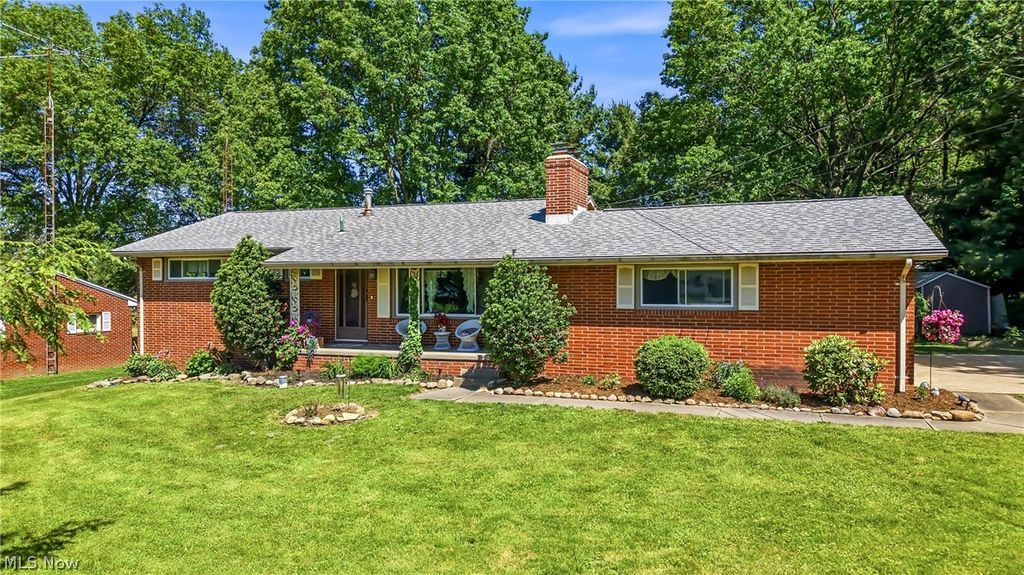 6127 Columbus Road NE, Louisville, OH 44641