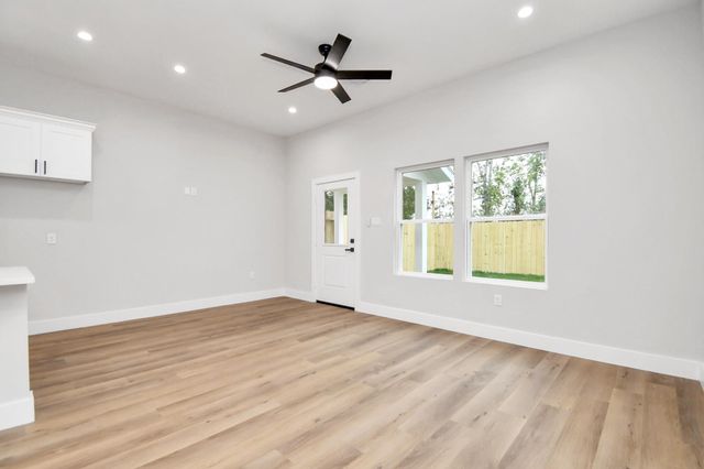 2413 Chew St, Houston, TX 77020