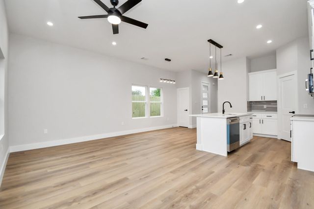 2413 Chew St, Houston, TX 77020