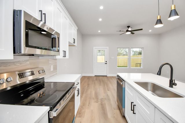 2413 Chew St, Houston, TX 77020