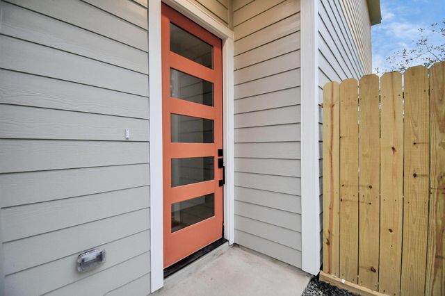 2413 Chew St, Houston, TX 77020