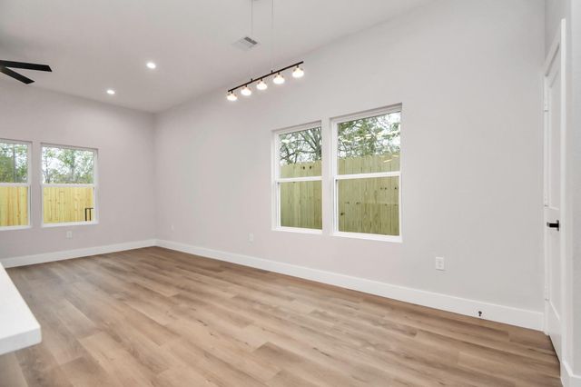 2413 Chew St, Houston, TX 77020