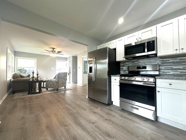 423 Westmore Meyers Road C, Lombard, IL 60148