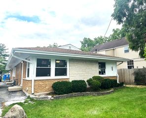 423 Westmore Meyers Road C, Lombard, IL 60148