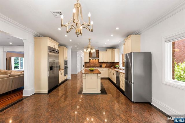 335 Riverdale Drive, Fort Lee, NJ 07024