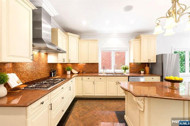 335 Riverdale Drive, Fort Lee, NJ 07024