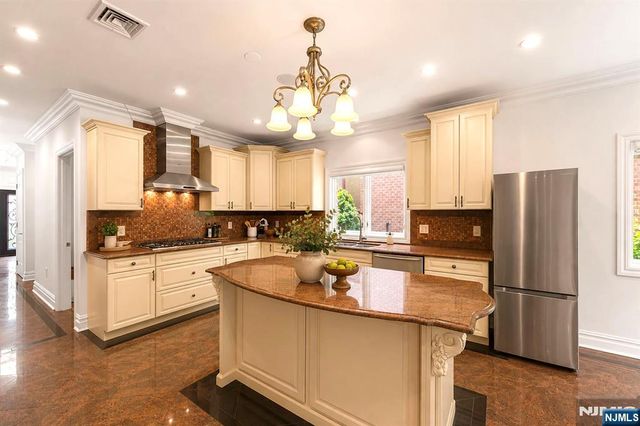 335 Riverdale Drive, Fort Lee, NJ 07024