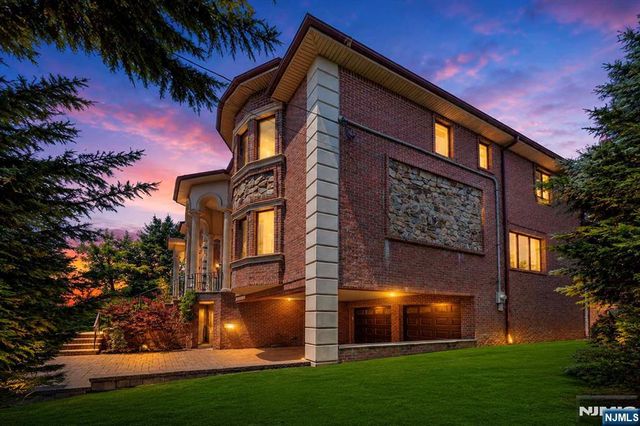 335 Riverdale Drive, Fort Lee, NJ 07024