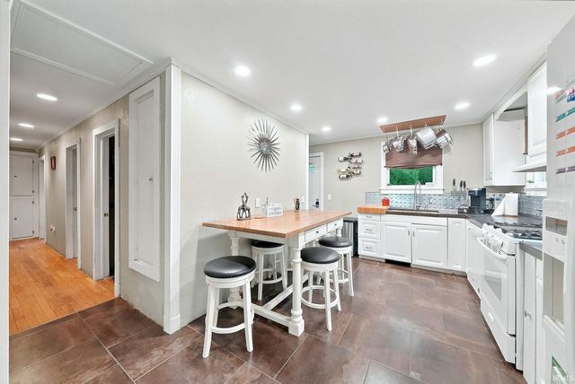 1475 W South Drive, Pleasant Lake, IN 46779