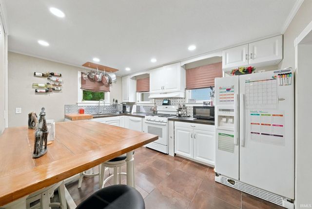 1475 W South Drive, Pleasant Lake, IN 46779