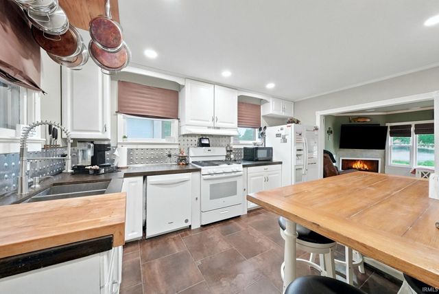 1475 W South Drive, Pleasant Lake, IN 46779