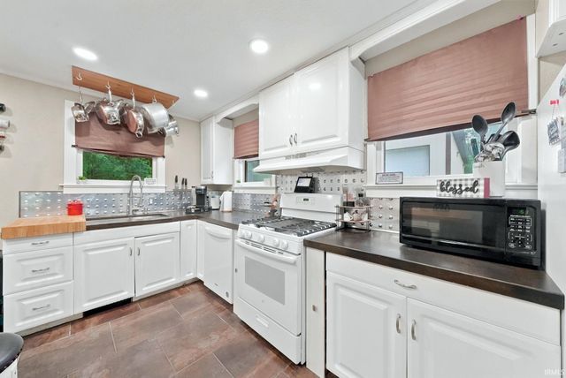 1475 W South Drive, Pleasant Lake, IN 46779