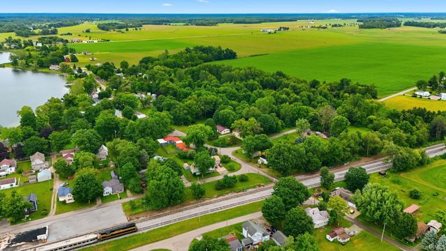1475 W South Drive, Pleasant Lake, IN 46779
