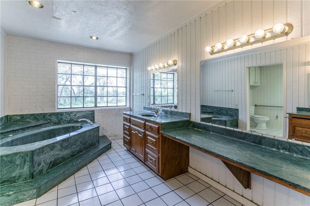 180 FCR 797, Donie, TX 75838
