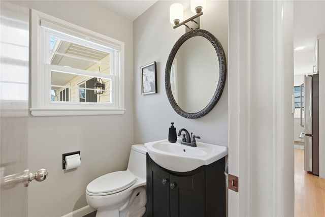 909 Walnut Street, Iowa City, IA 52240