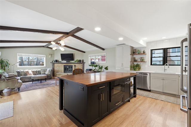 909 Walnut Street, Iowa City, IA 52240