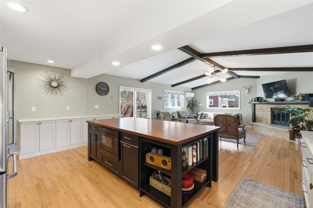 909 Walnut Street, Iowa City, IA 52240