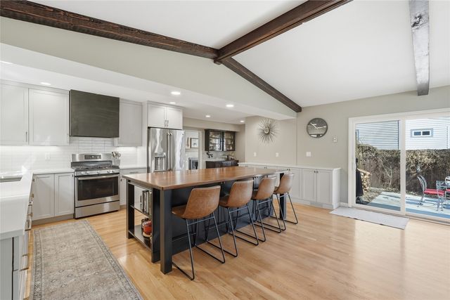 909 Walnut Street, Iowa City, IA 52240