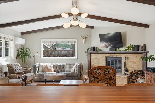 909 Walnut Street, Iowa City, IA 52240