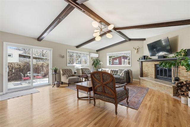 909 Walnut Street, Iowa City, IA 52240