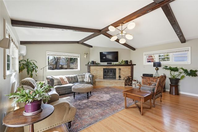 909 Walnut Street, Iowa City, IA 52240