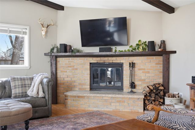 909 Walnut Street, Iowa City, IA 52240