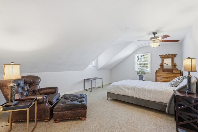 909 Walnut Street, Iowa City, IA 52240