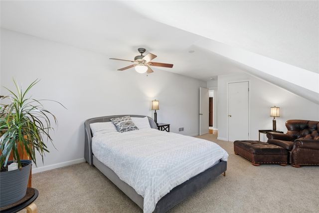 909 Walnut Street, Iowa City, IA 52240