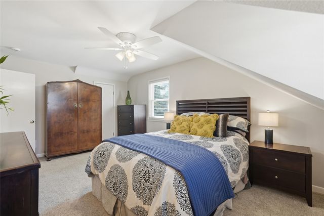 909 Walnut Street, Iowa City, IA 52240