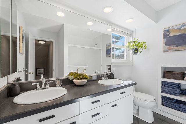 909 Walnut Street, Iowa City, IA 52240