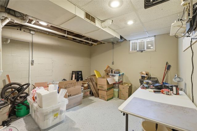 909 Walnut Street, Iowa City, IA 52240