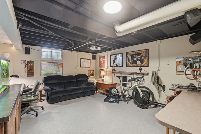 909 Walnut Street, Iowa City, IA 52240