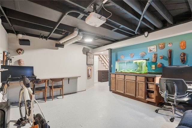 909 Walnut Street, Iowa City, IA 52240