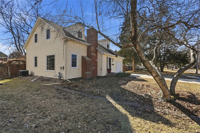 909 Walnut Street, Iowa City, IA 52240