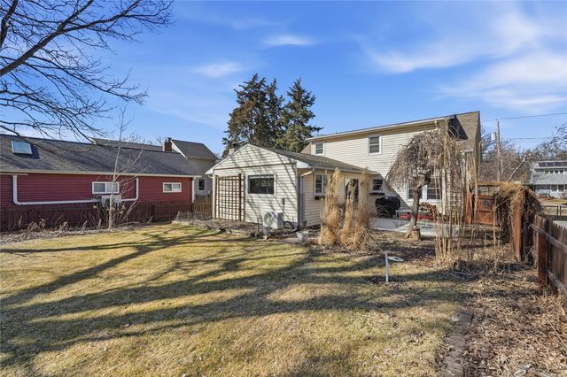 909 Walnut Street, Iowa City, IA 52240