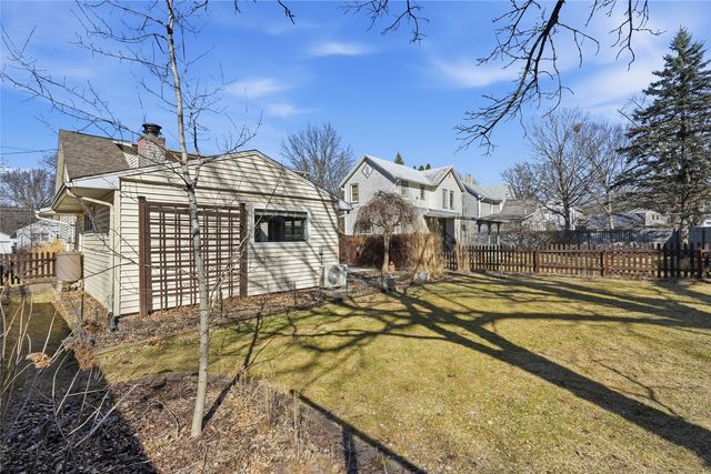 909 Walnut Street, Iowa City, IA 52240