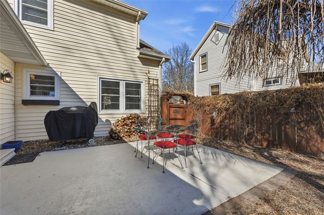 909 Walnut Street, Iowa City, IA 52240