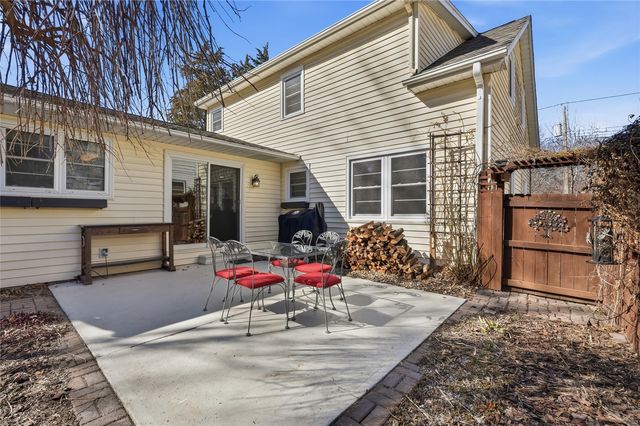 909 Walnut Street, Iowa City, IA 52240