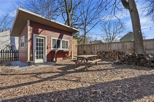 909 Walnut Street, Iowa City, IA 52240