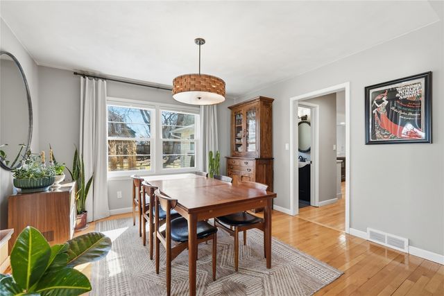 909 Walnut Street, Iowa City, IA 52240