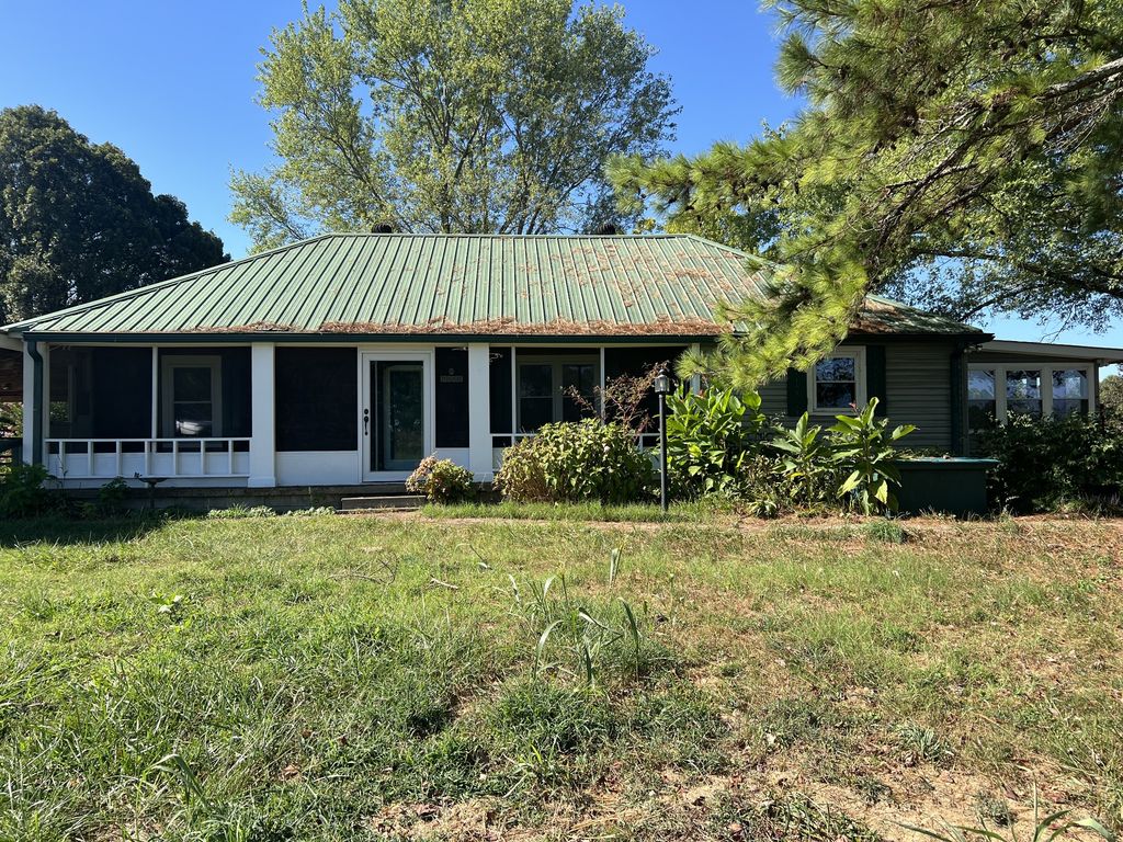 2043 Lafayette Rd, Red Boiling Springs, TN 37150