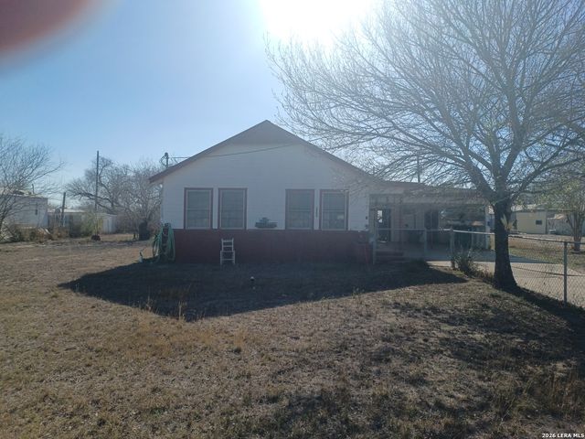 2204 Zanderson, Jourdanton, TX 78026
