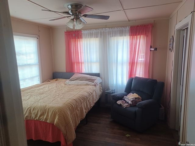 2204 Zanderson, Jourdanton, TX 78026