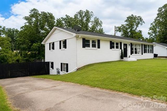 195 Stribling Circle, Spartanburg, SC 29301